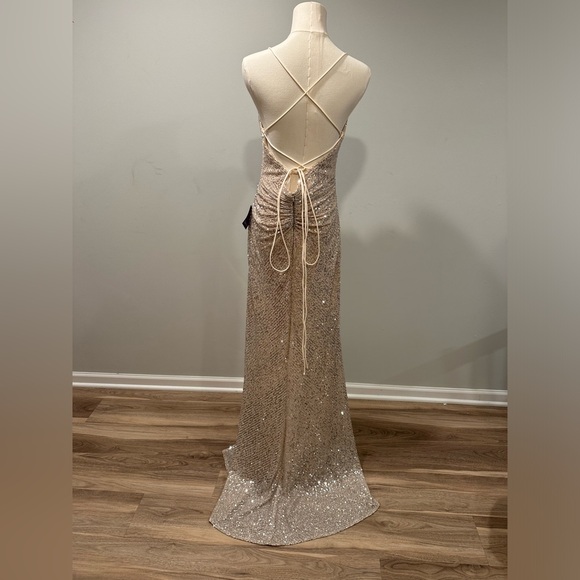 Simple but gorgeous, gold sequin dress. NWT, size large. - Picture 4 of 5